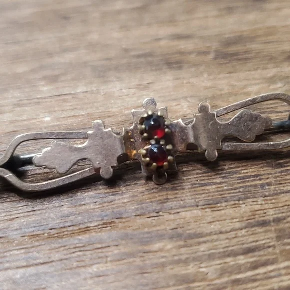 B835 austrian ruby 9ct gold Antique brooch pin - Picture 2 of 4